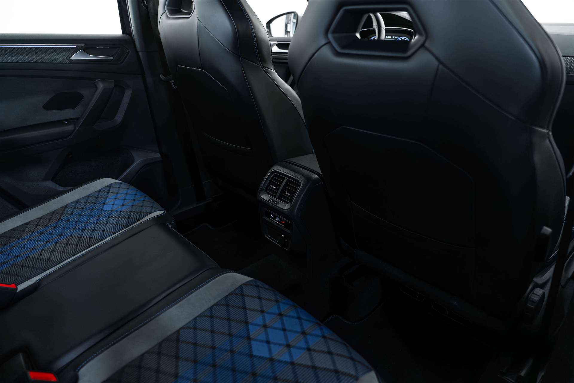 VW Tiguan 2.0TSI R 4Motion DSG 320PS-image-12