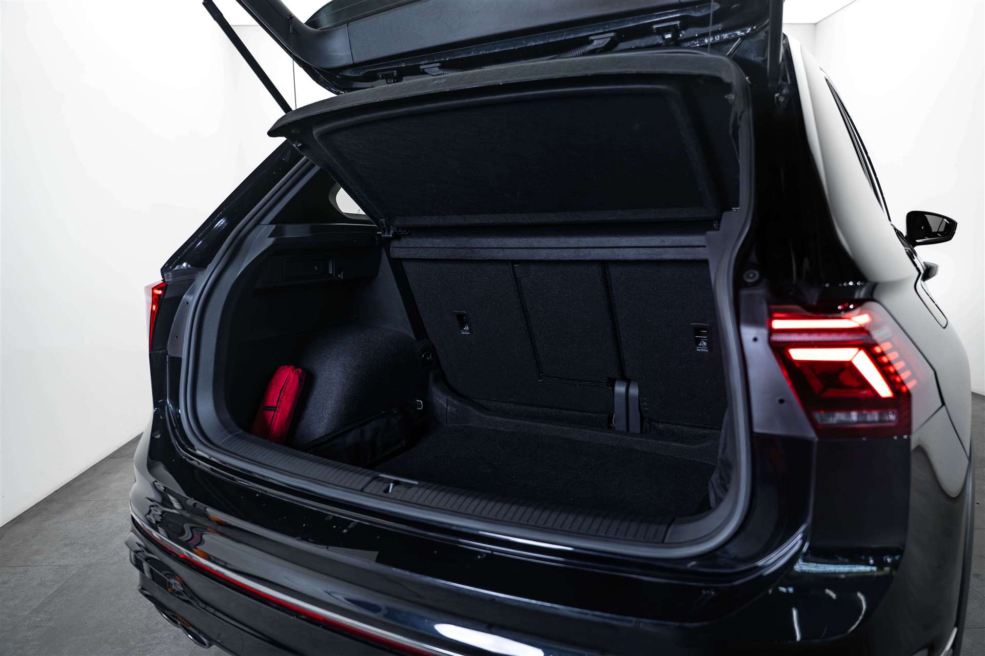VW Tiguan 2.0TSI R 4Motion DSG 320PS-image-4
