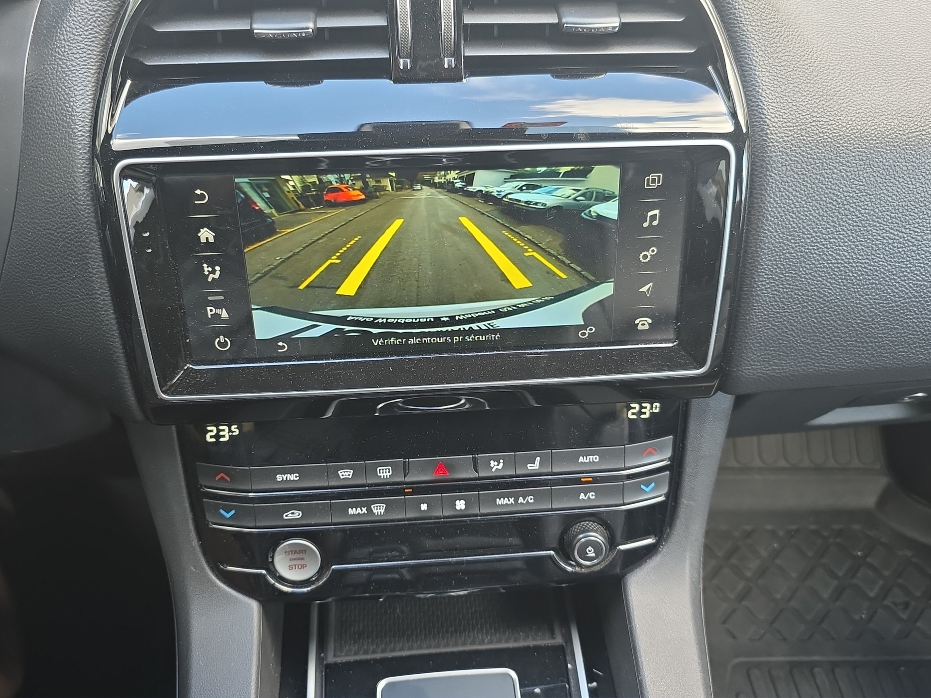 JAGUAR F-Pace 25d Prestige Advantage AWD Automatik-image-14