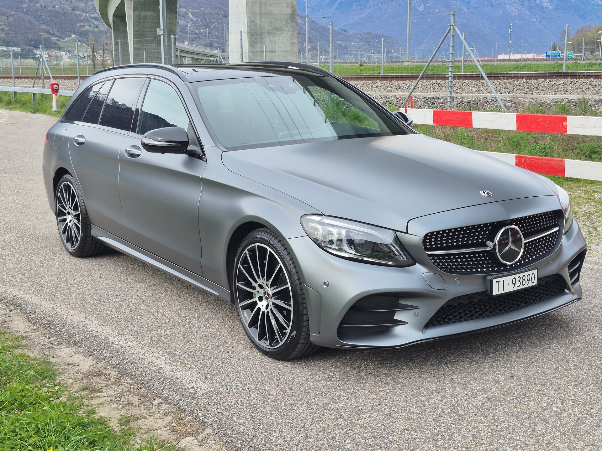 MERCEDES-BENZ C 220 d Swiss Star AMG Line 4Matic 9G-Tronic-image-0