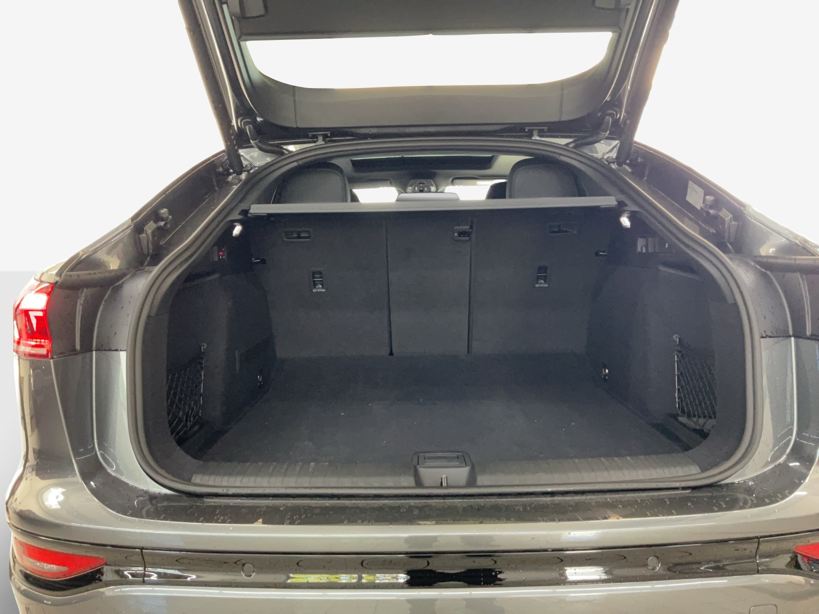 AUDI Q6 Sportback e-tron quattro-image-12