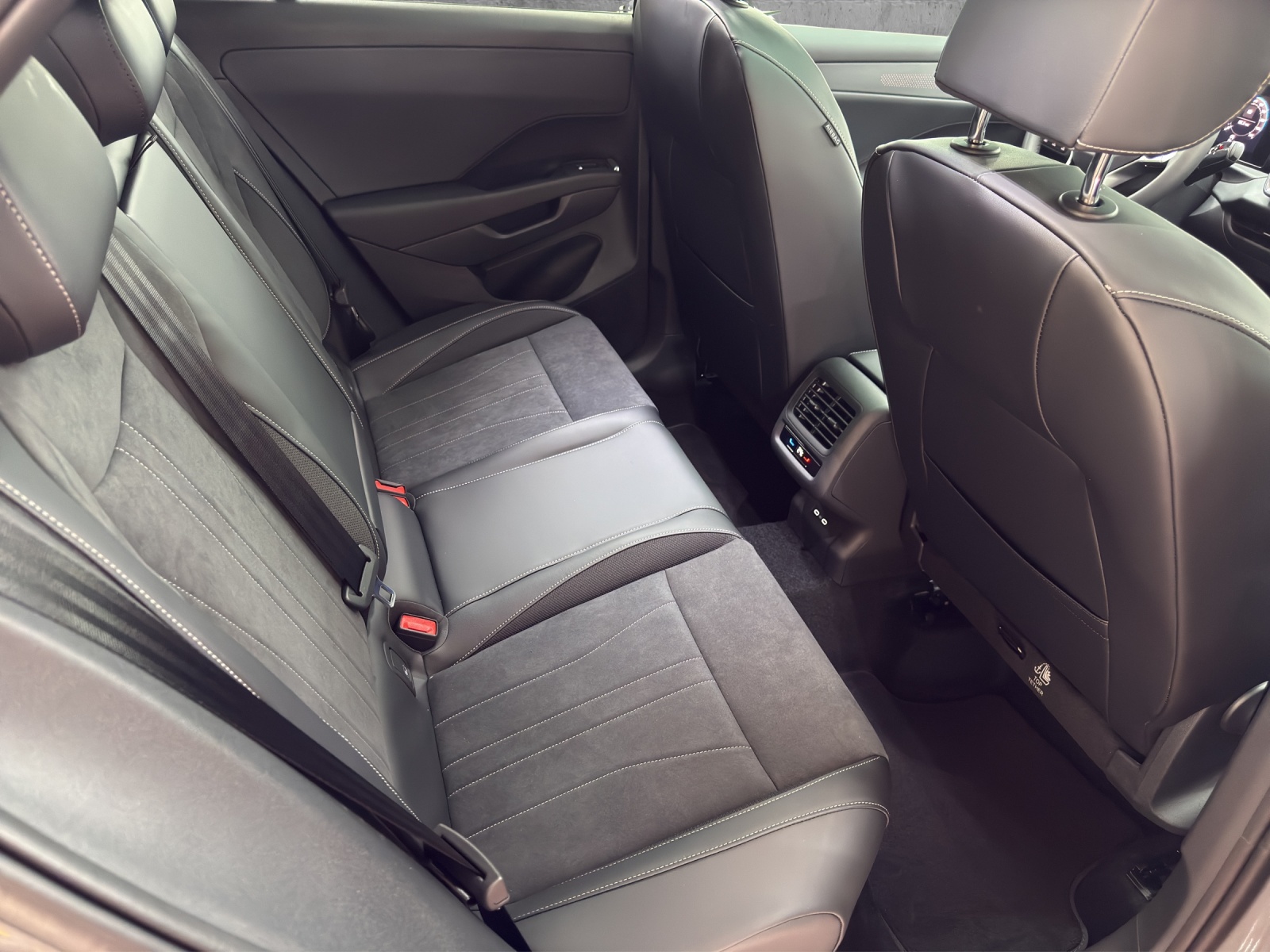 VW T-Roc 1.5 eTSI mHEV Style DSG-image-11
