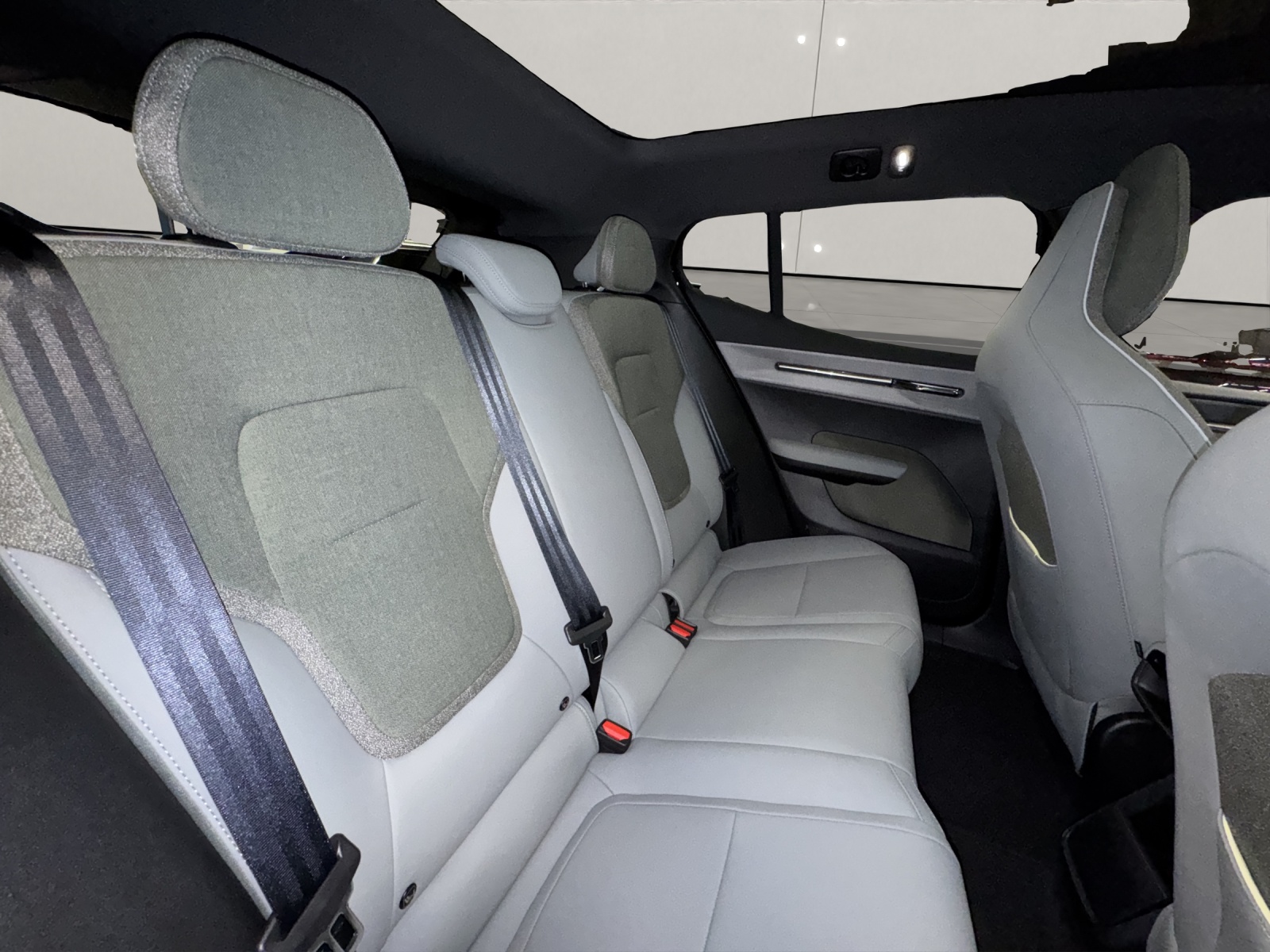 VOLVO EX30 E60 Twin Ultra Performance AWD-image-11
