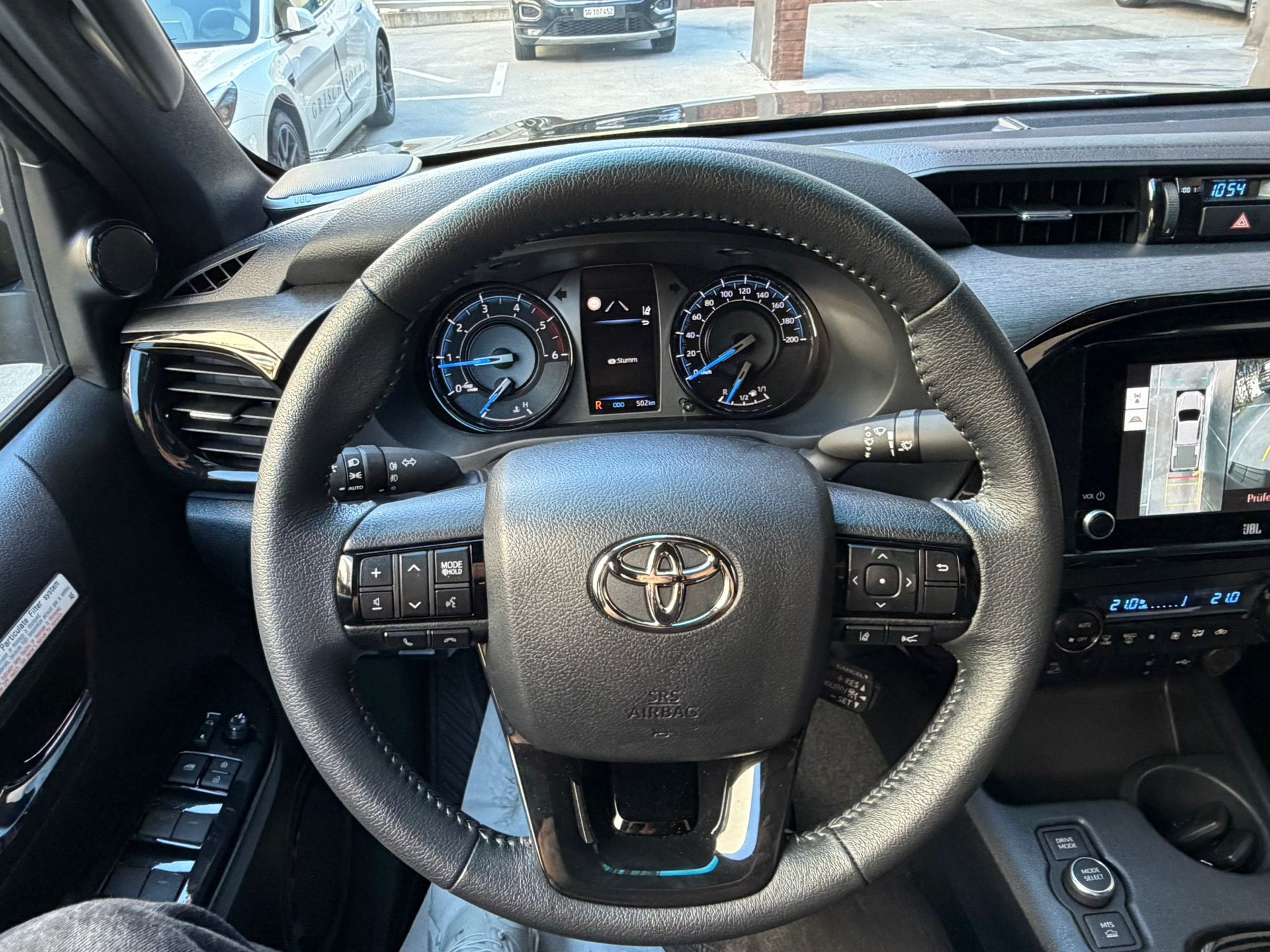 TOYOTA Hilux 2.8d MHEV Invincible Double Cab 4x4-image-8