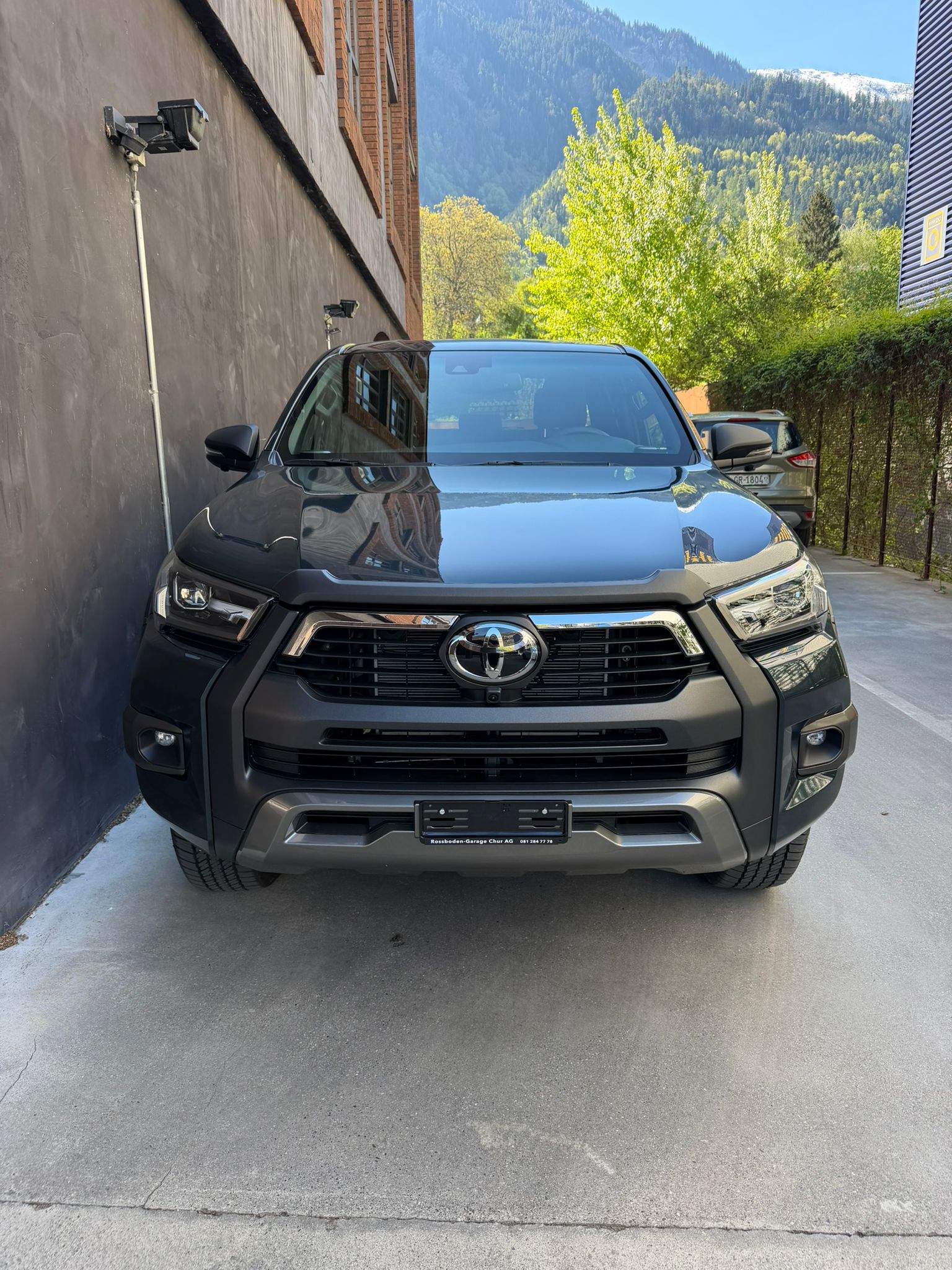 TOYOTA Hilux 2.8d MHEV Invincible Double Cab 4x4-image-2