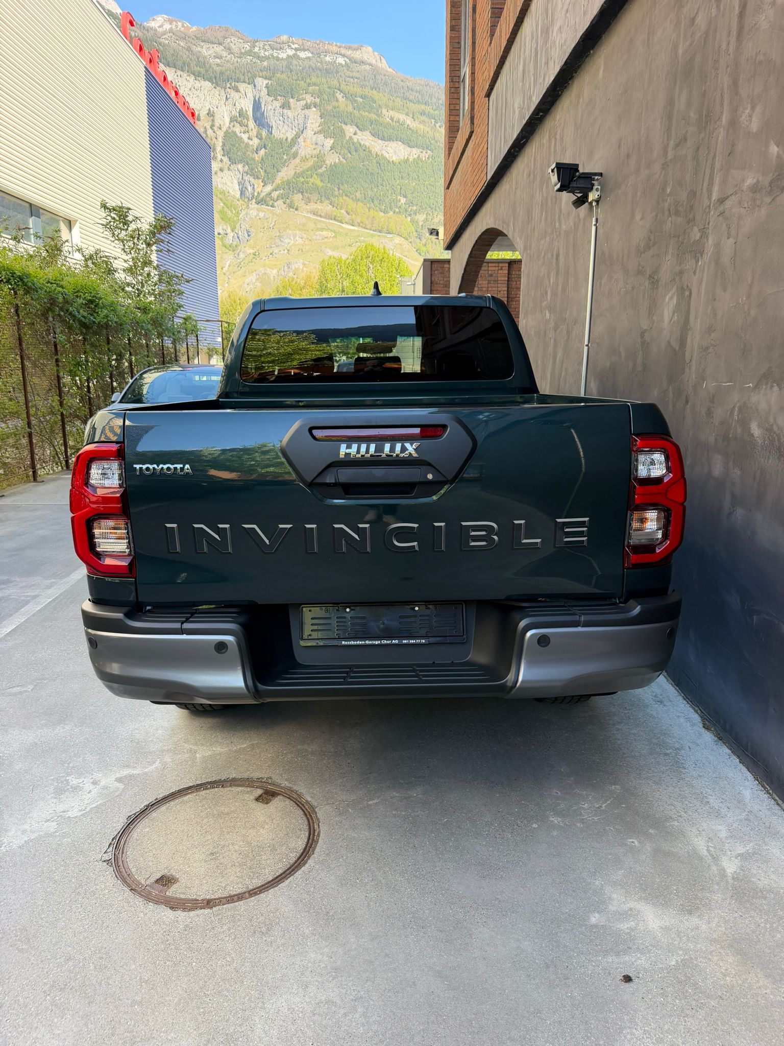TOYOTA Hilux 2.8d MHEV Invincible Double Cab 4x4-image-5