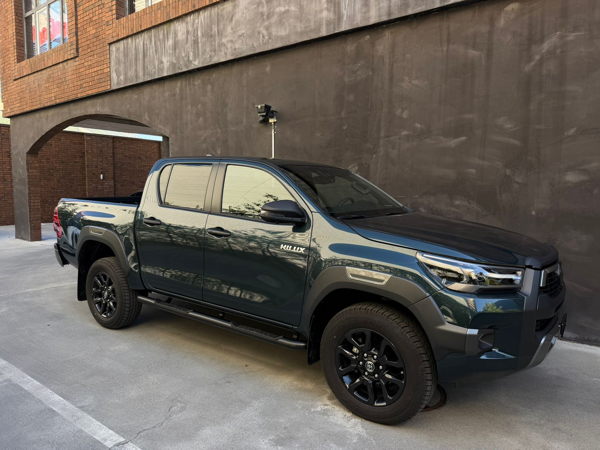 TOYOTA Hilux 2.8d MHEV Invincible Double Cab 4x4-image-7