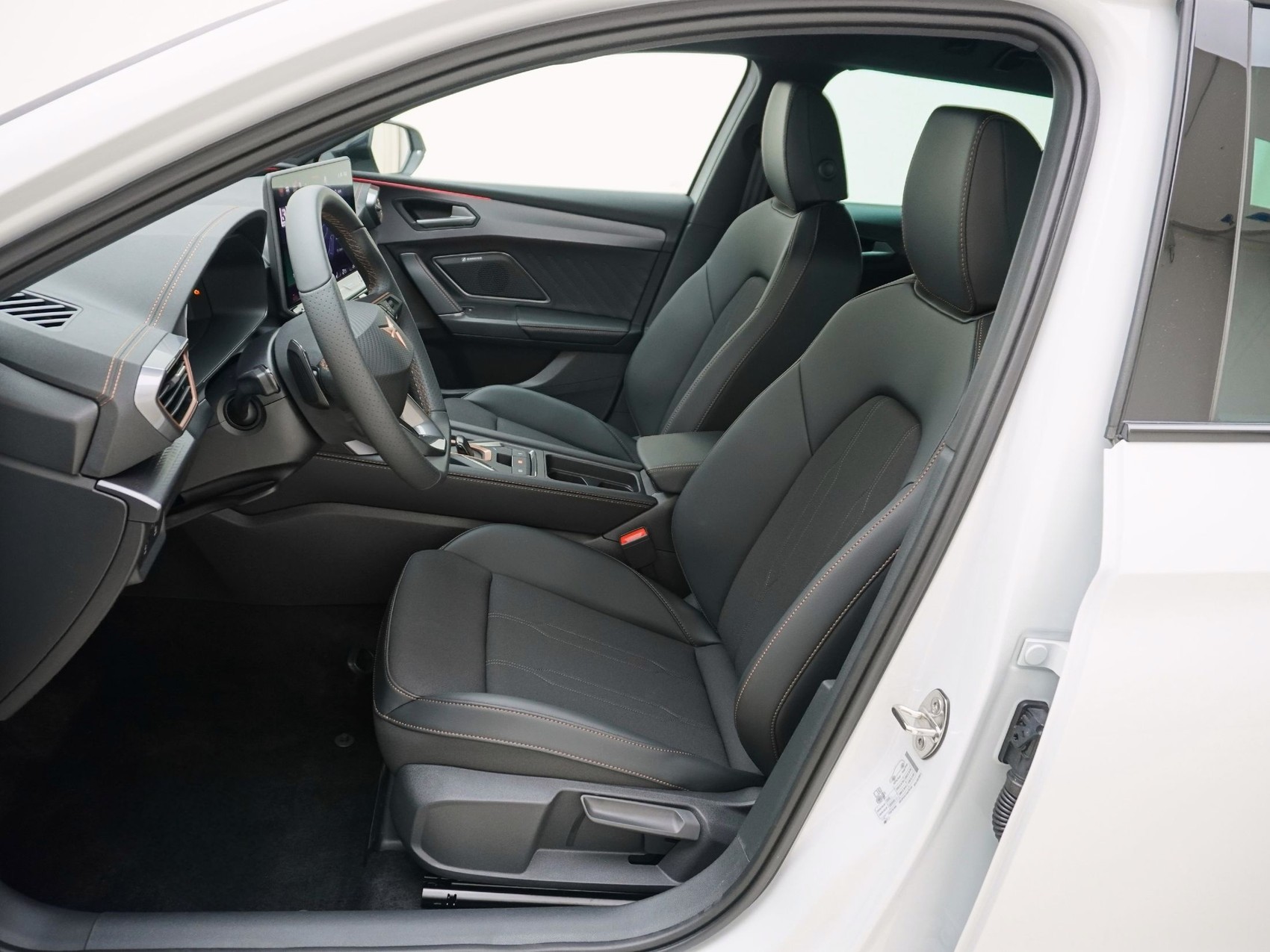 CUPRA Leon ST 1.5 eTSI DSG-image-12
