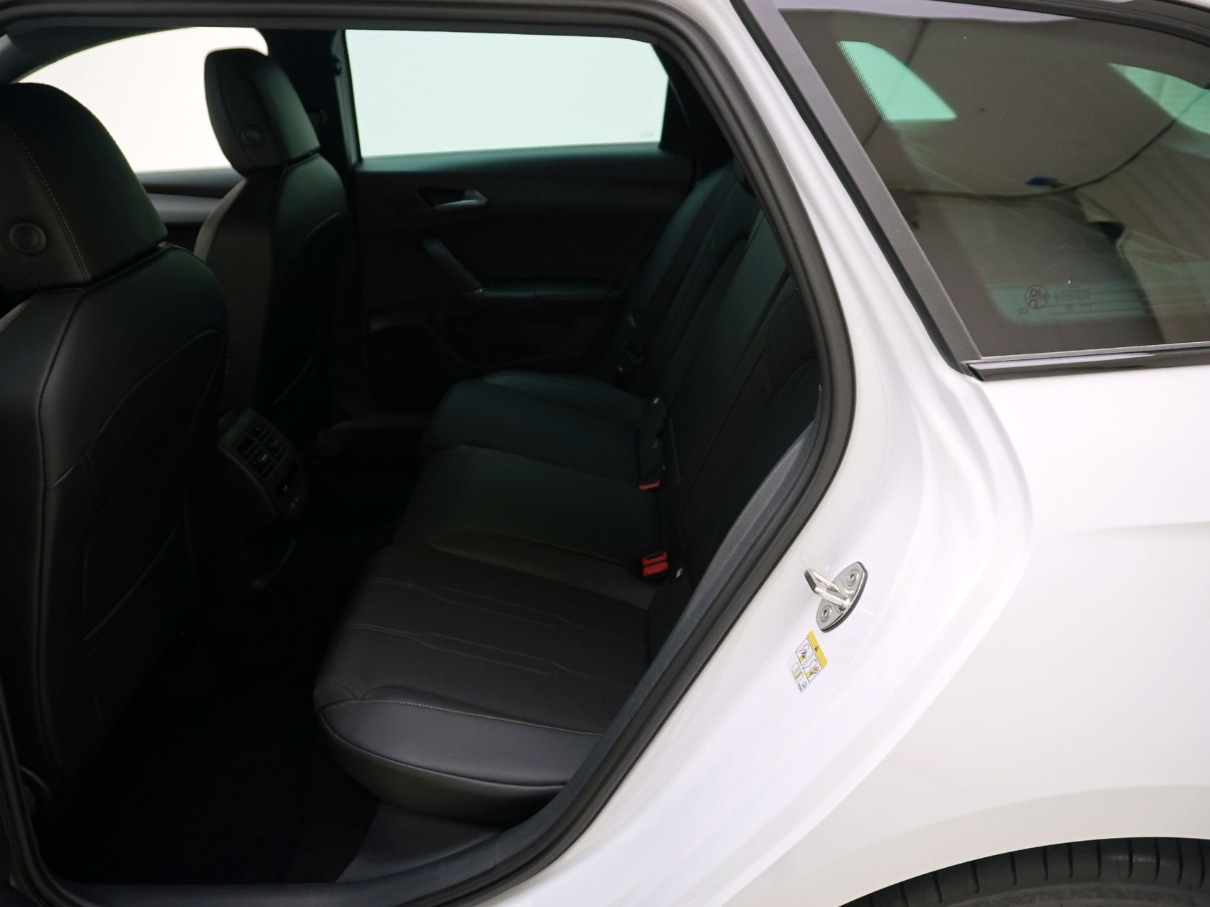 CUPRA Leon ST 1.5 eTSI DSG-image-14