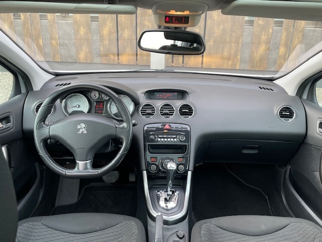 PEUGEOT 308 1.6 16V Turbo Allure Automatic-image-14