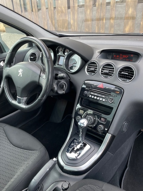 PEUGEOT 308 1.6 16V Turbo Allure Automatic-image-18