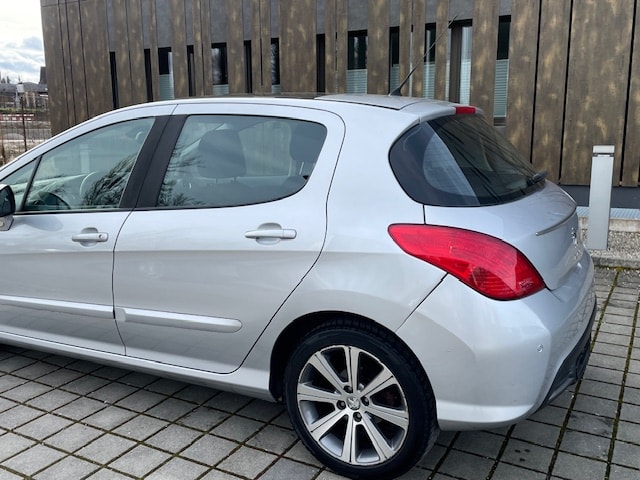 PEUGEOT 308 1.6 16V Turbo Allure Automatic-image-7