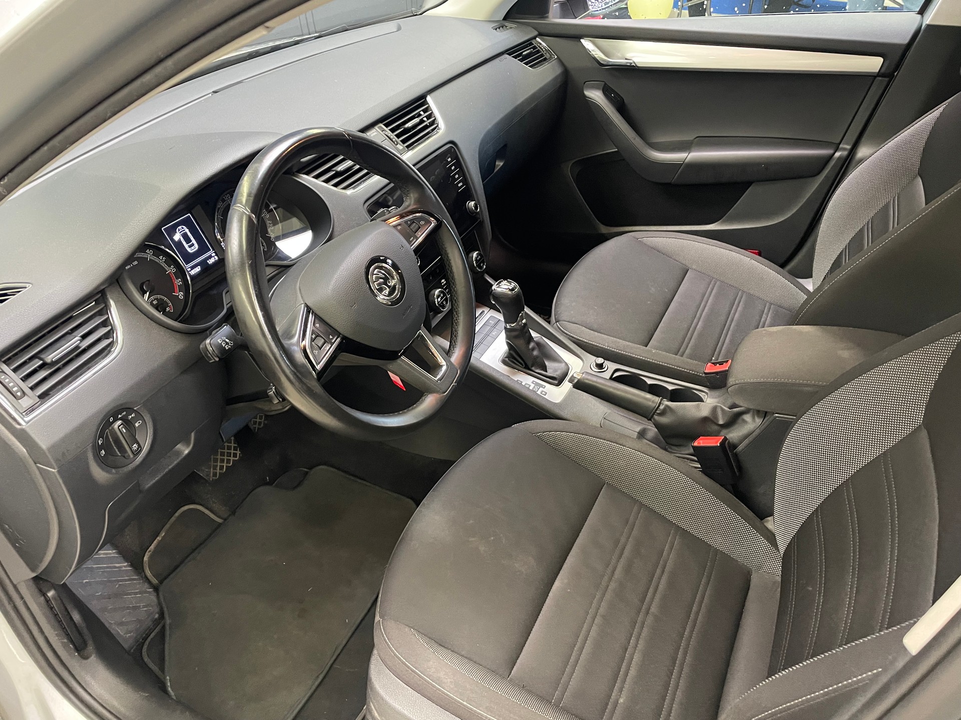 SKODA Octavia Combi 2.0 TDI Style 4x4 DSG-image-4