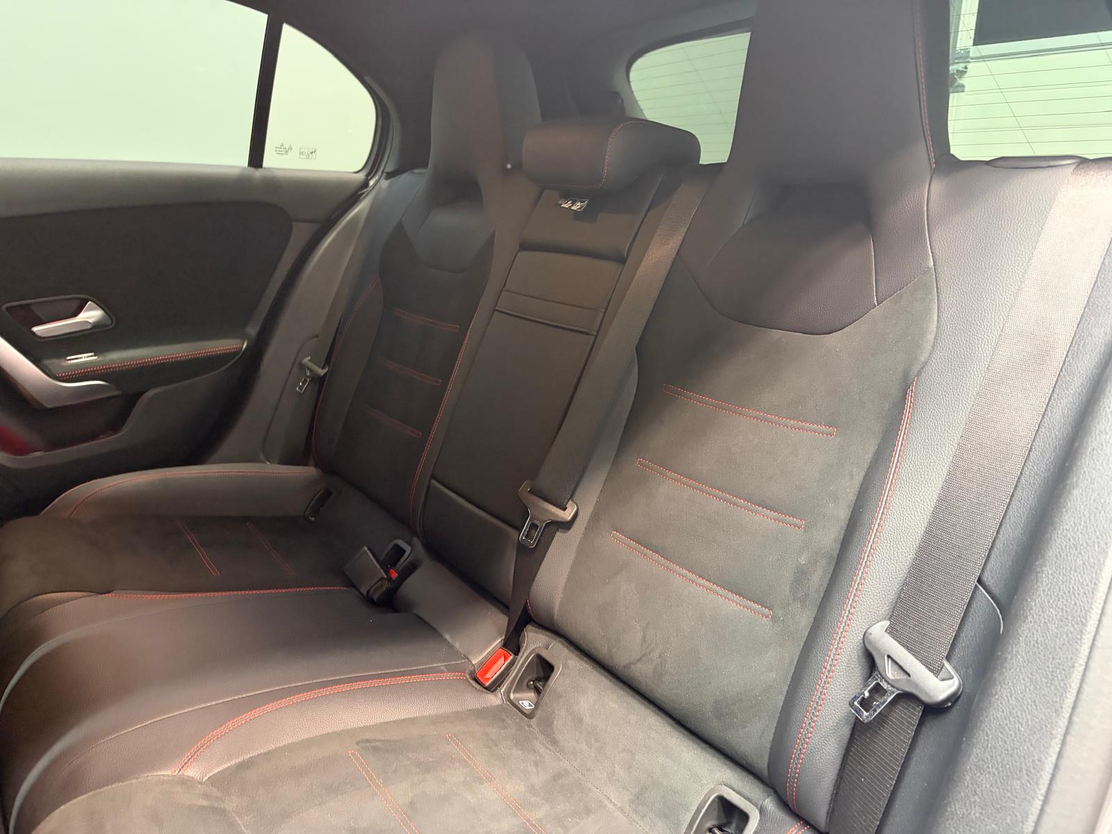 MERCEDES-BENZ A 220 d 4Matic AMG Line-image-12