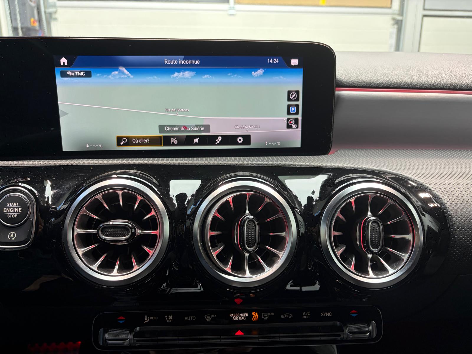 MERCEDES-BENZ A 220 d 4Matic AMG Line-image-23