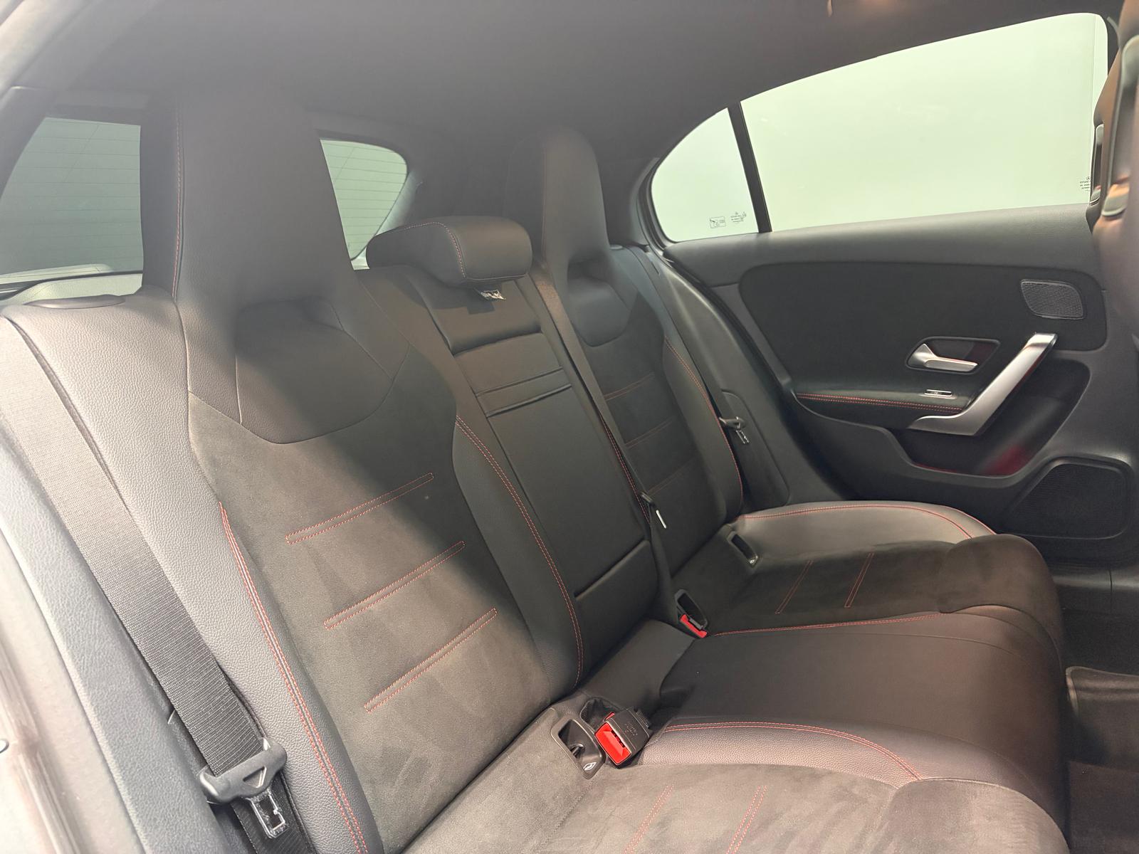 MERCEDES-BENZ A 220 d 4Matic AMG Line-image-15