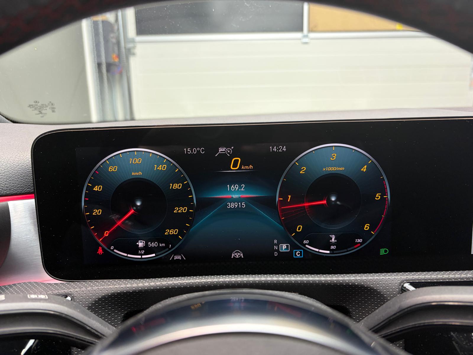 MERCEDES-BENZ A 220 d 4Matic AMG Line-image-21