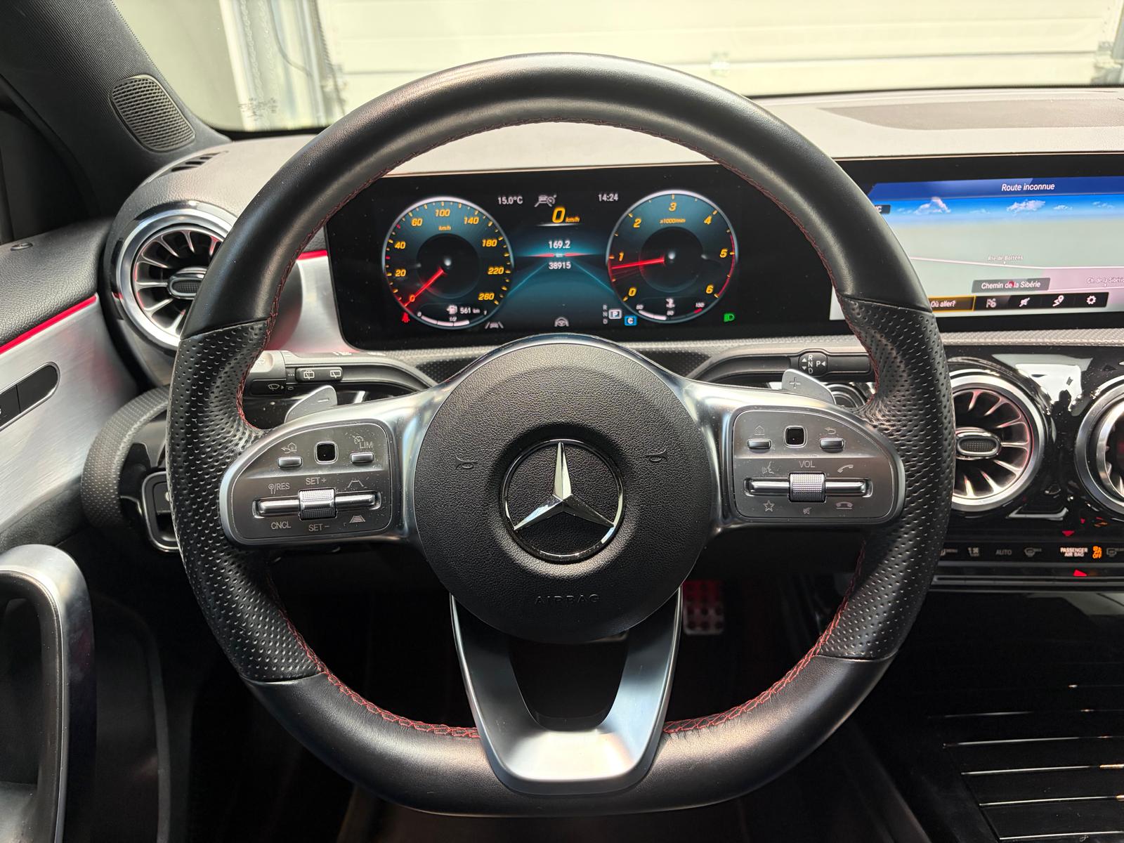 MERCEDES-BENZ A 220 d 4Matic AMG Line-image-18