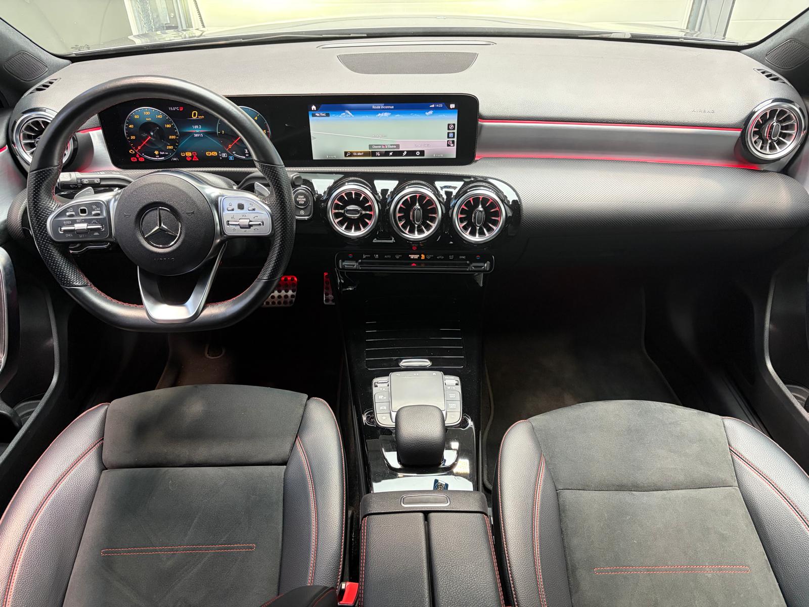 MERCEDES-BENZ A 220 d 4Matic AMG Line-image-16