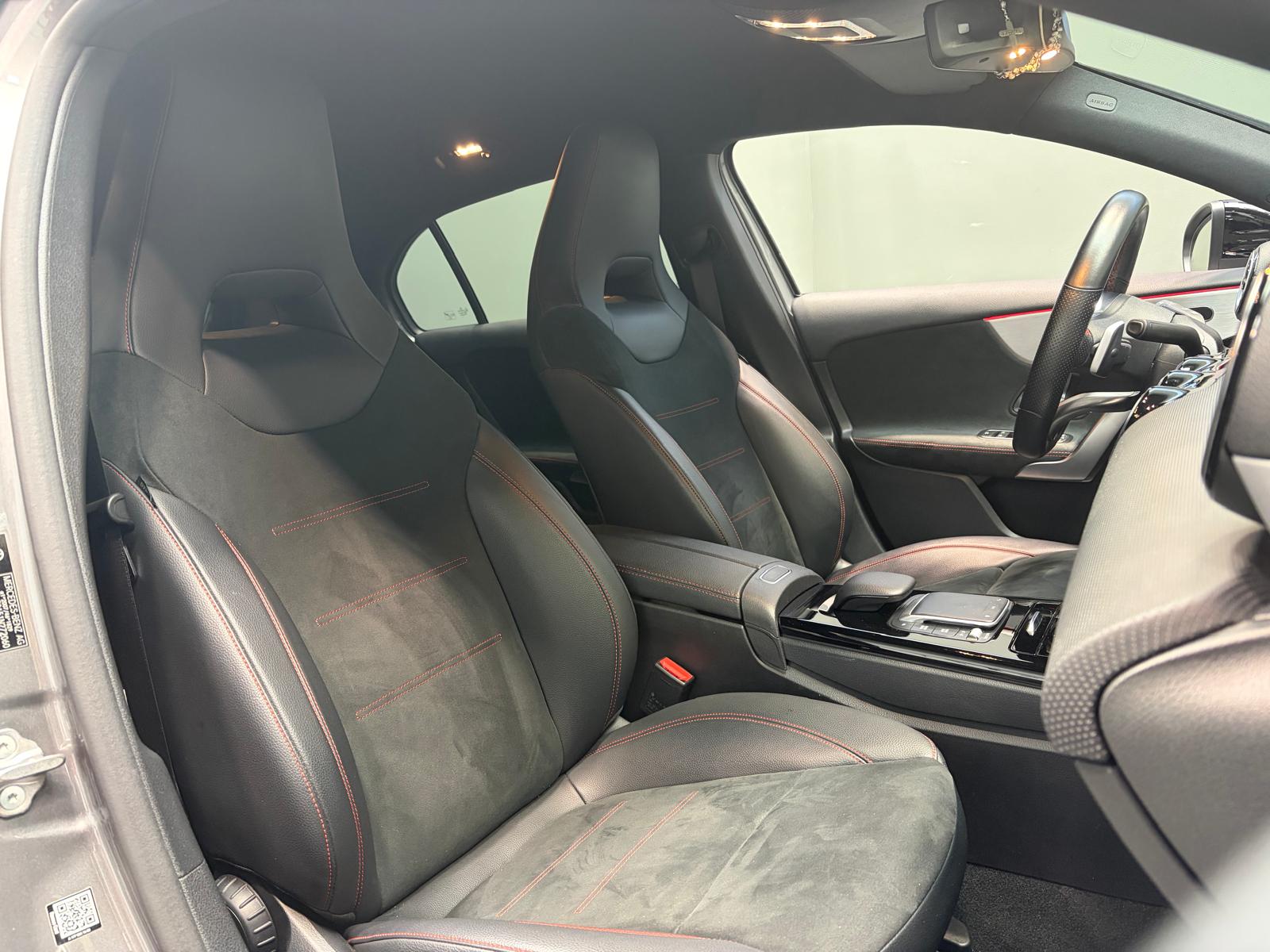 MERCEDES-BENZ A 220 d 4Matic AMG Line-image-13
