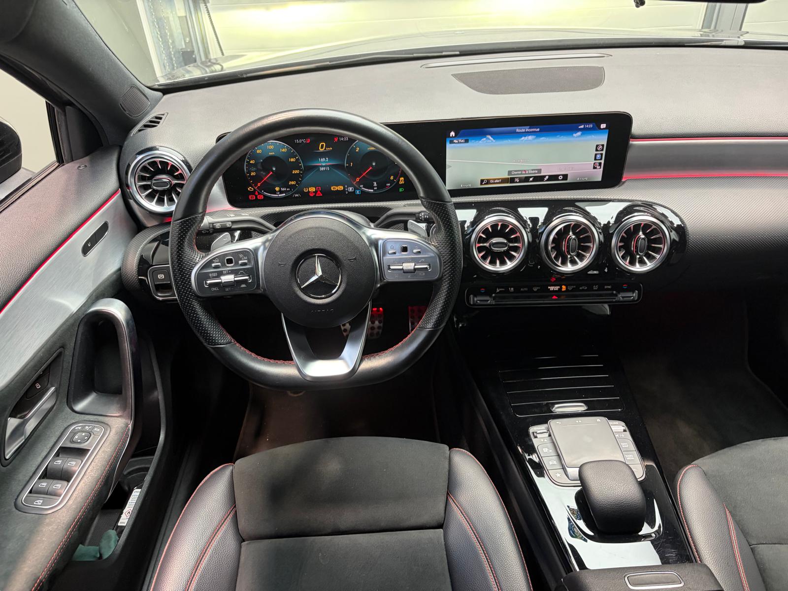 MERCEDES-BENZ A 220 d 4Matic AMG Line-image-17