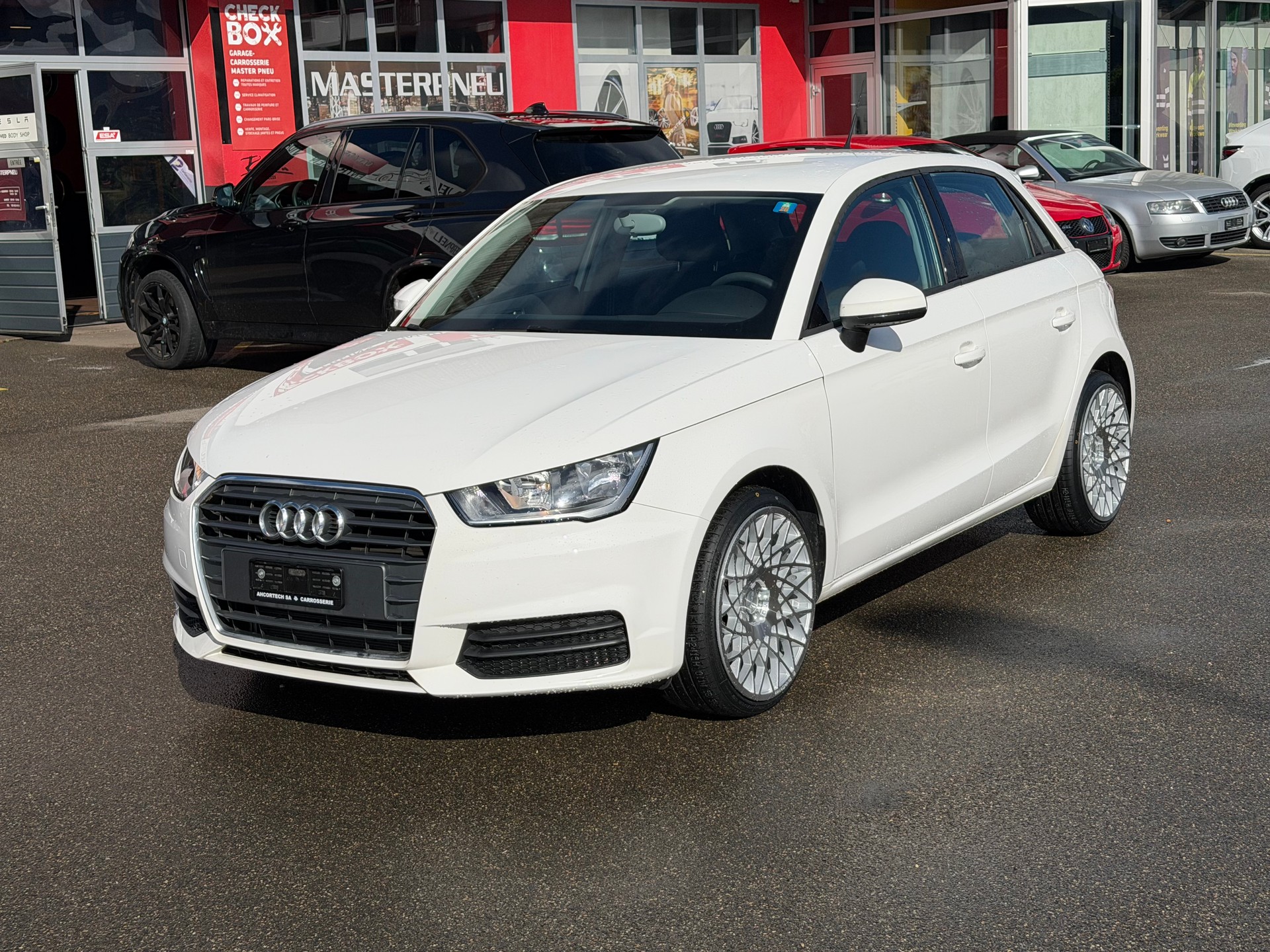 AUDI A1 Sportback 1.6 TDI-image-6