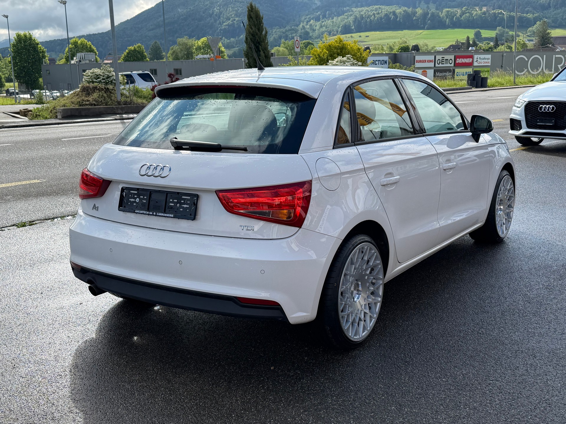 AUDI A1 Sportback 1.6 TDI-image-5