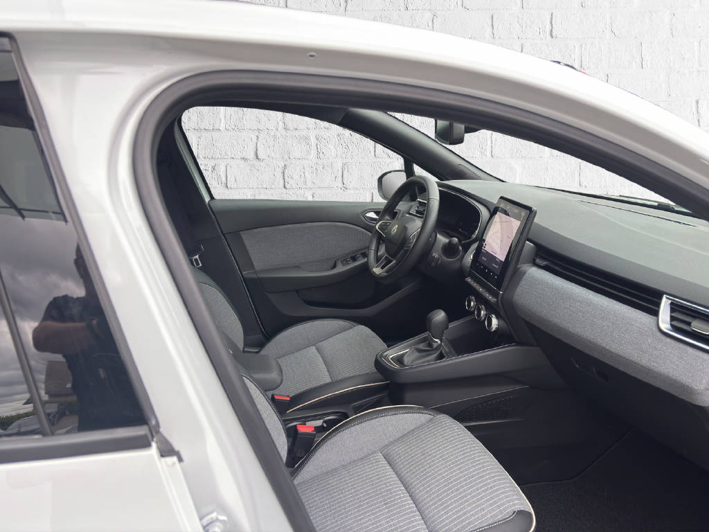 RENAULT Clio 1.6 E-Tech techno-image-6