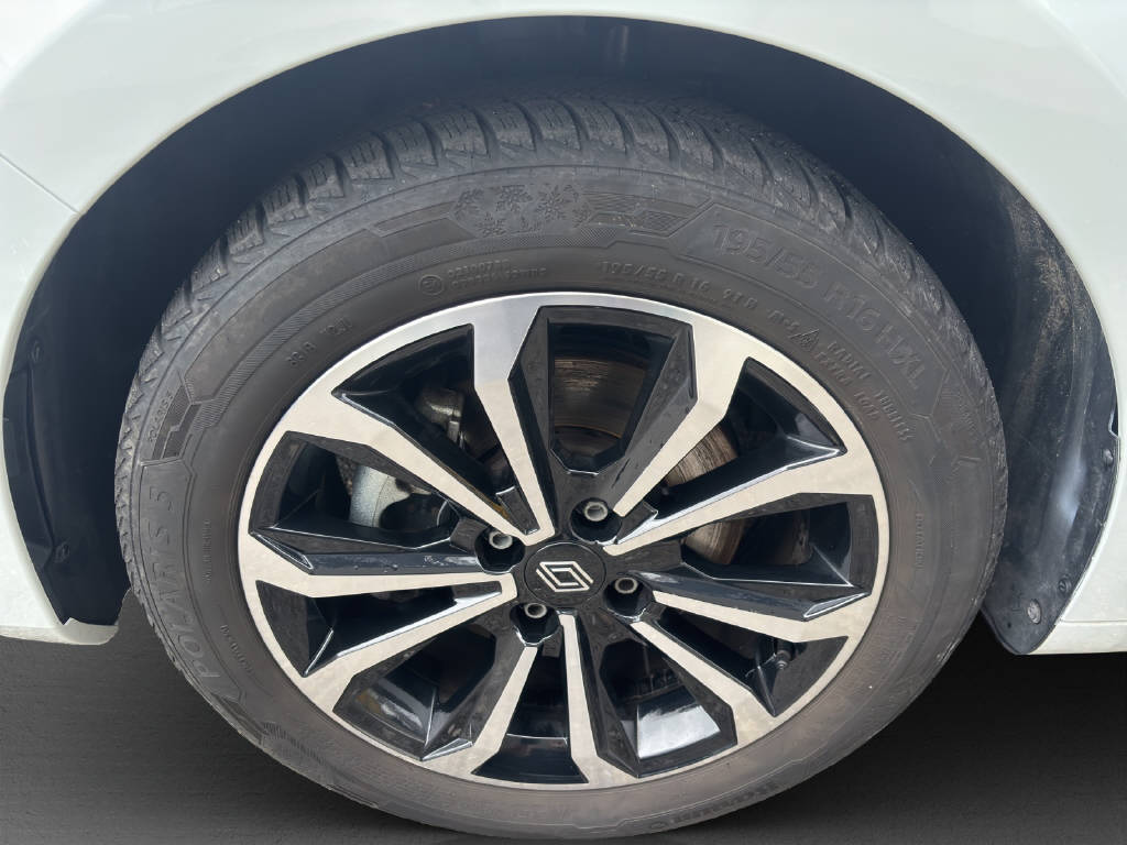RENAULT Clio 1.6 E-Tech techno-image-15
