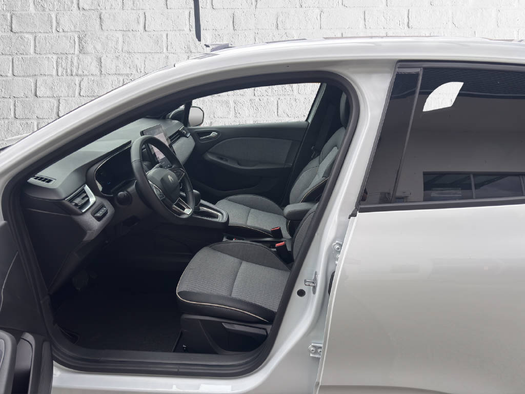 RENAULT Clio 1.6 E-Tech techno-image-5