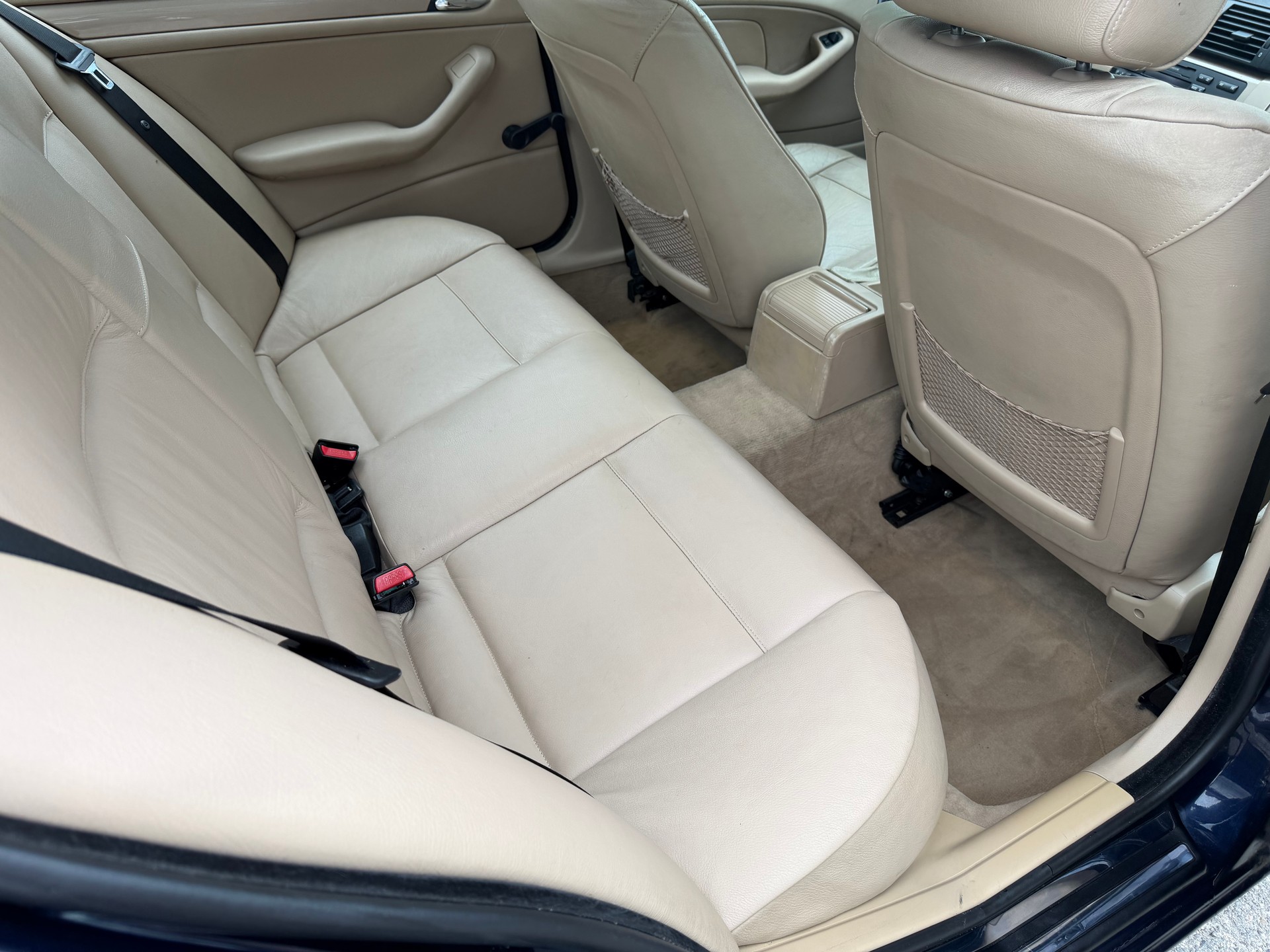 BMW 325xi-image-11