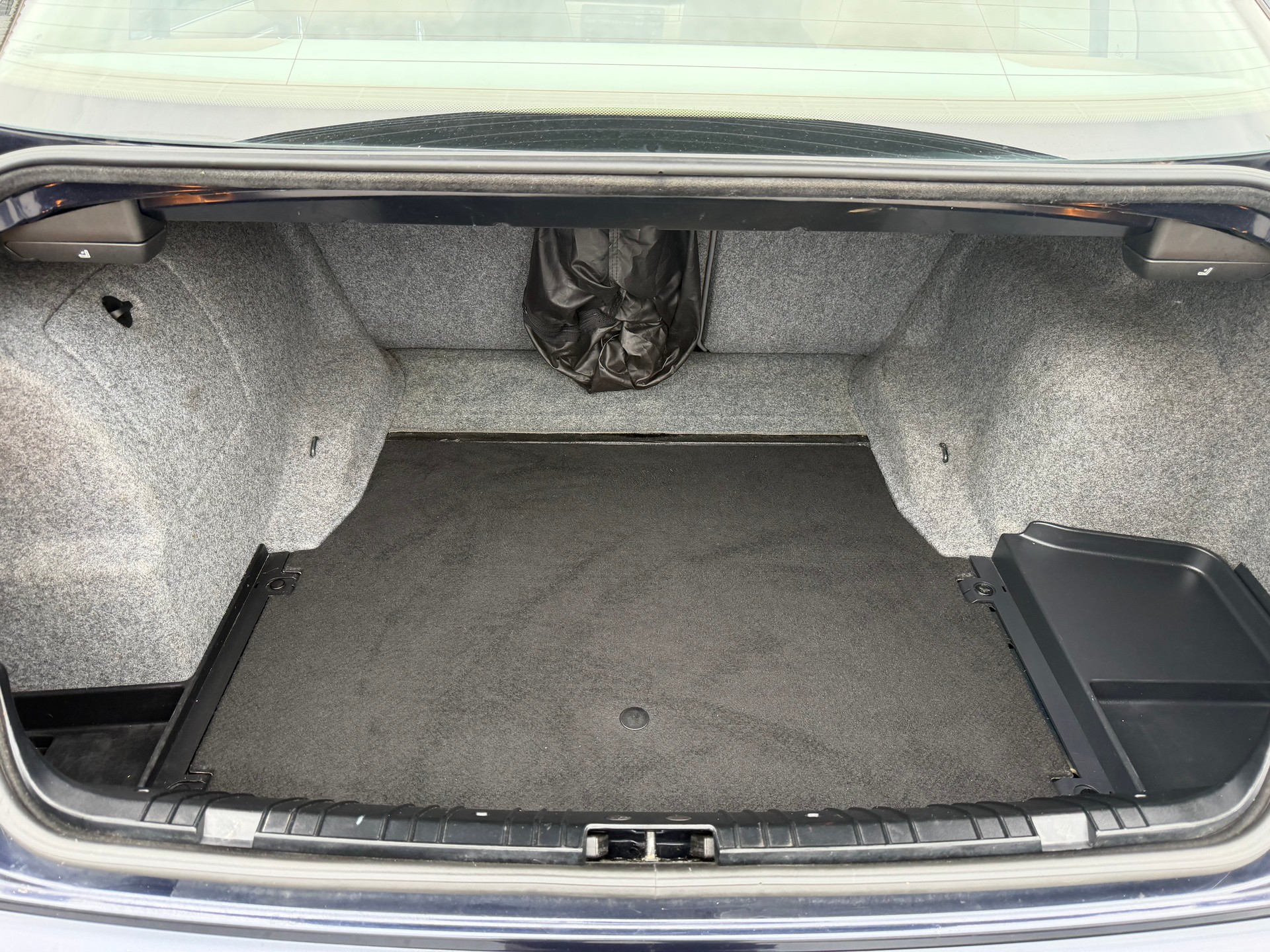 BMW 325xi-image-10