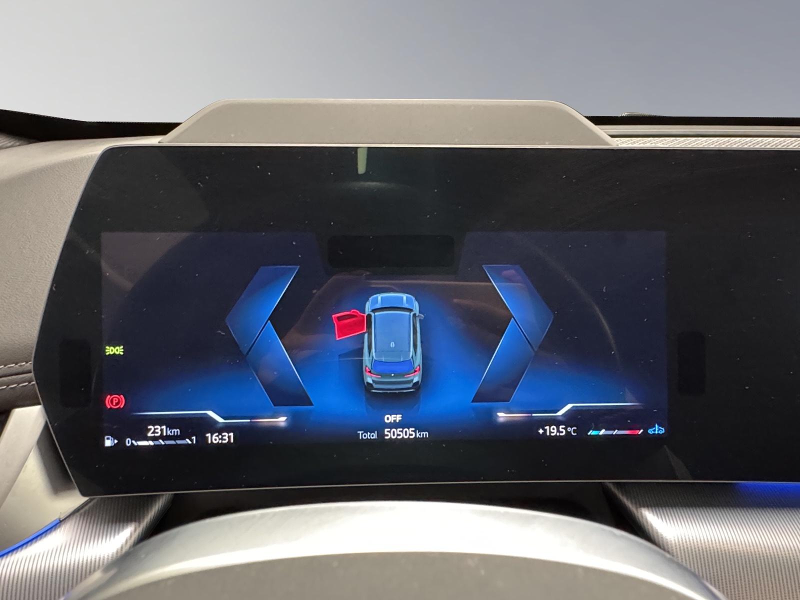 BMW X1 23i xDrive paddles-image-16