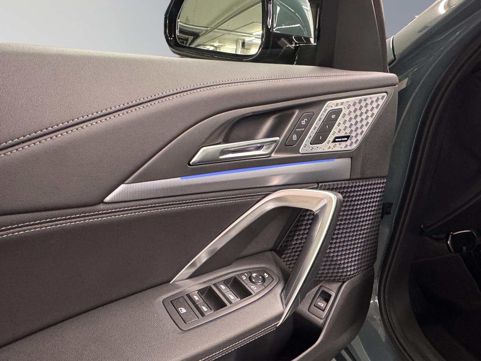 BMW X1 23i xDrive paddles-image-12