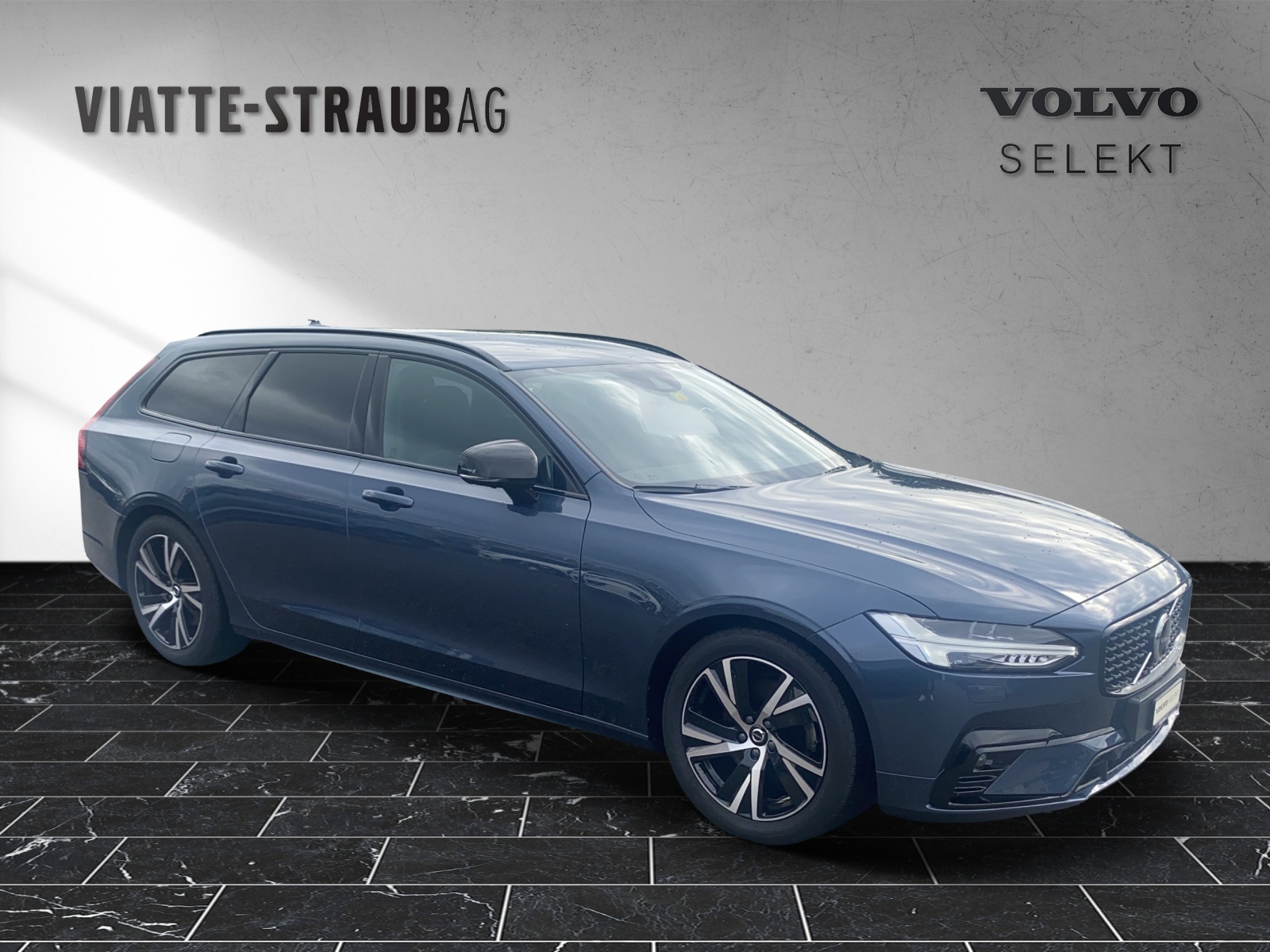 VOLVO V90 2.0 B5 R-Design AWD-image-6