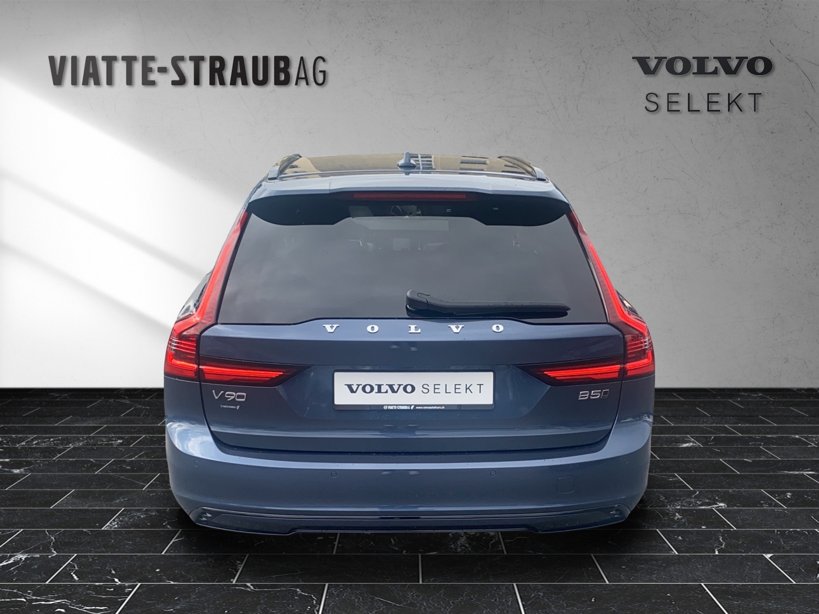 VOLVO V90 2.0 B5 R-Design AWD-showroom-element-3