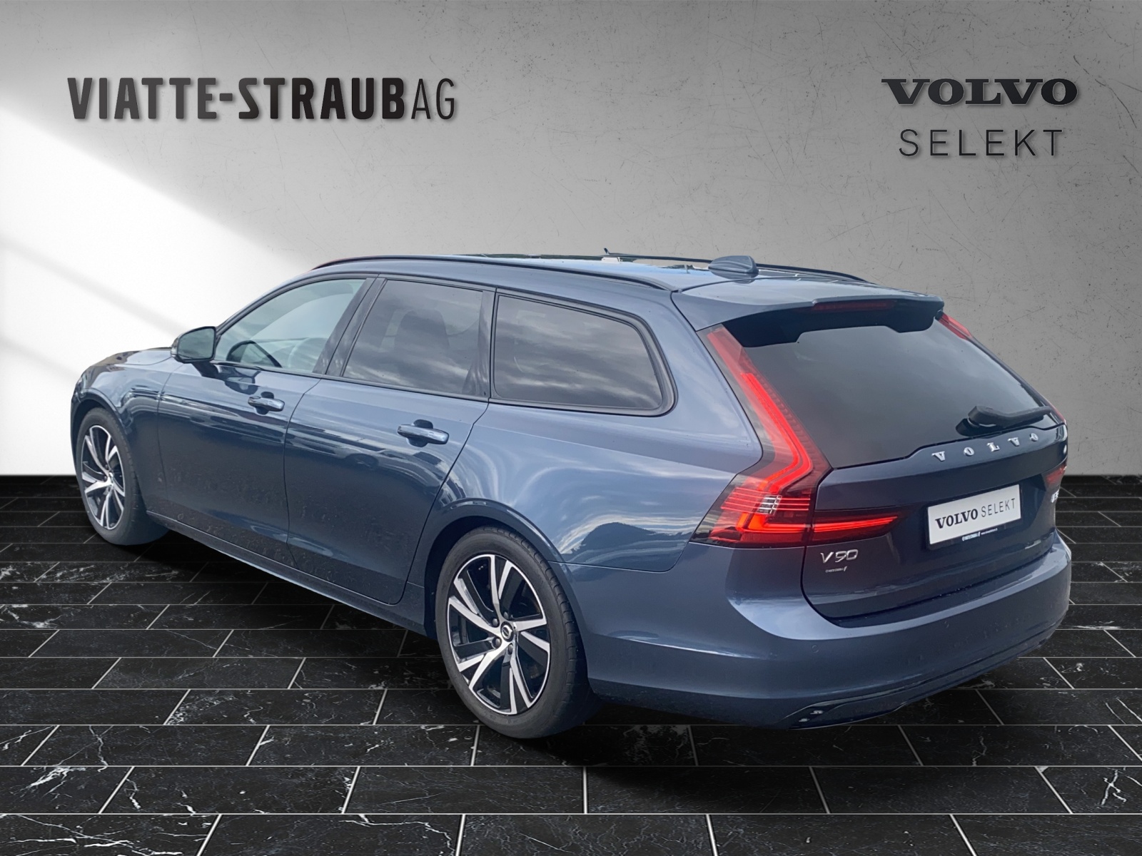 VOLVO V90 2.0 B5 R-Design AWD-showroom-element-2