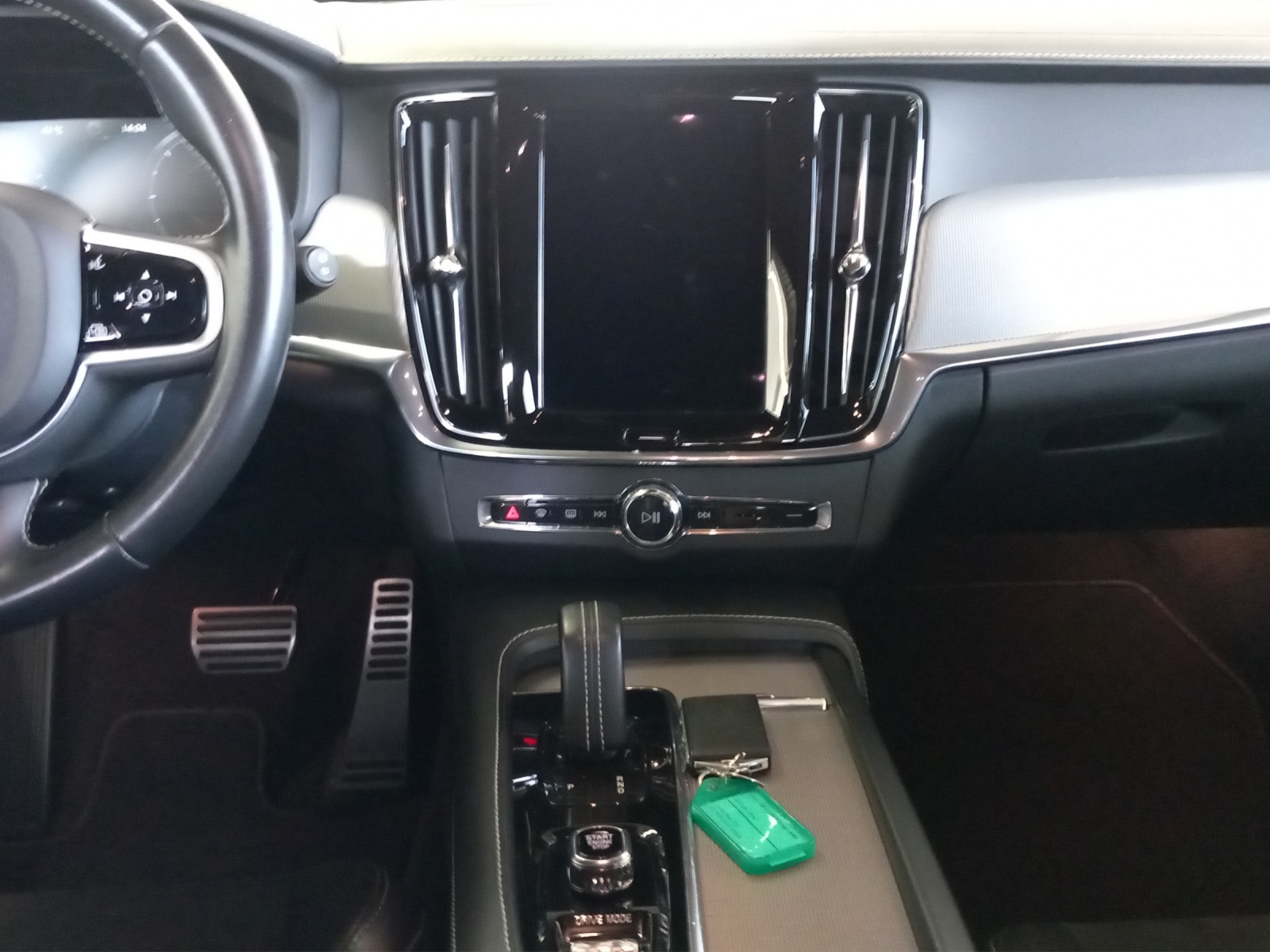 VOLVO V90 2.0 B5 R-Design AWD-image-17