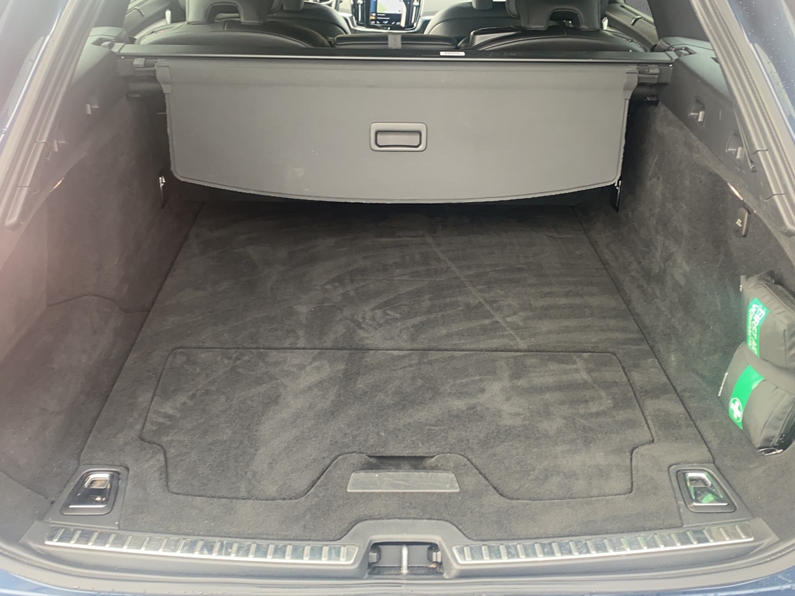 VOLVO V90 2.0 B5 R-Design AWD-image-14