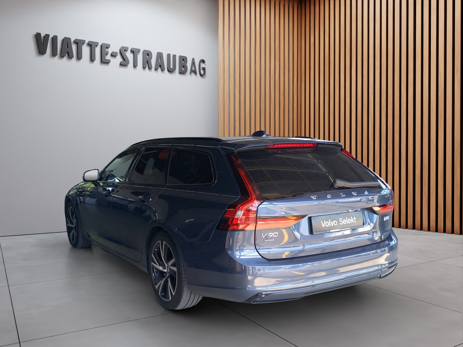 VOLVO V90 2.0 B5 R-Design AWD-image-4