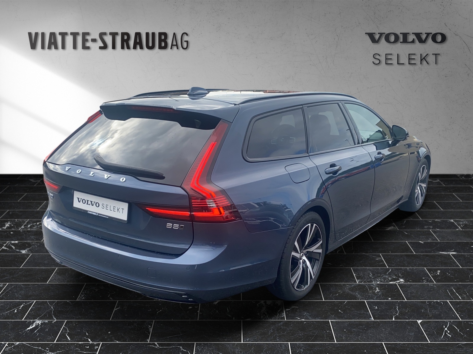 VOLVO V90 2.0 B5 R-Design AWD-image-4