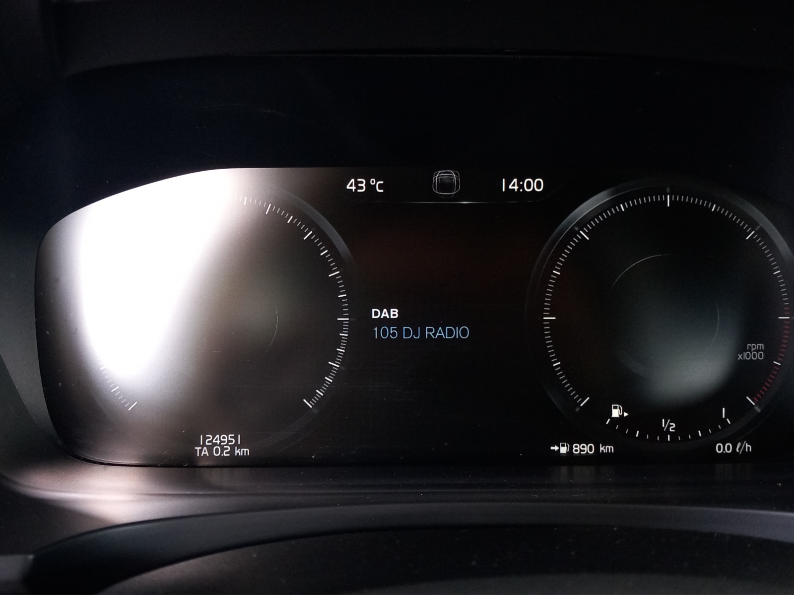 VOLVO V90 2.0 B5 R-Design AWD-image-20