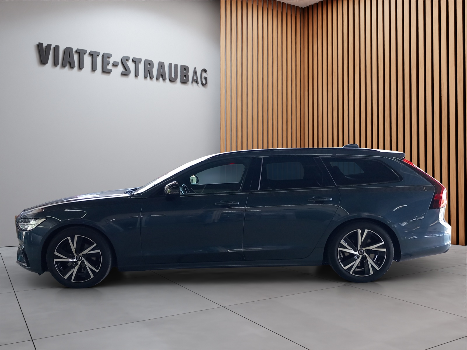 VOLVO V90 2.0 B5 R-Design AWD-image-6