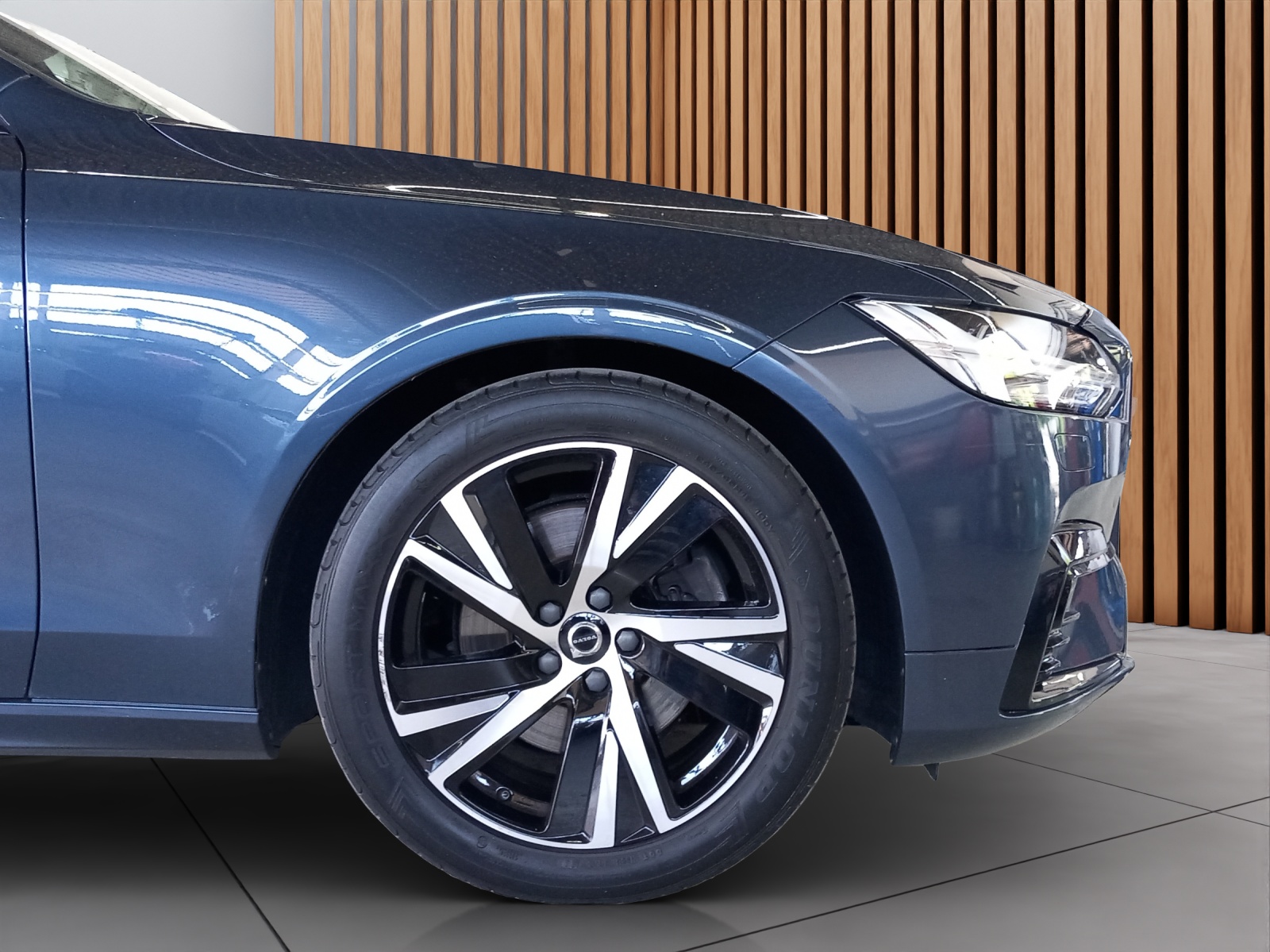 VOLVO V90 2.0 B5 R-Design AWD-image-11