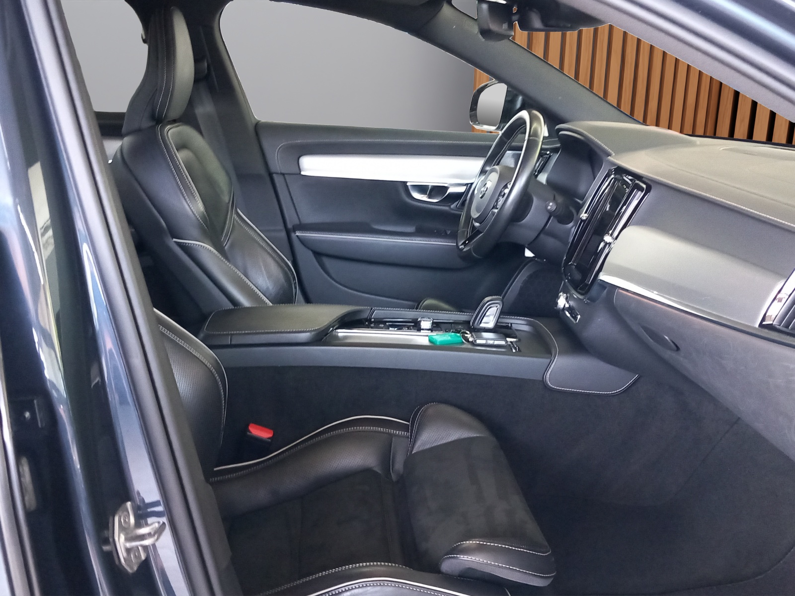VOLVO V90 2.0 B5 R-Design AWD-image-15