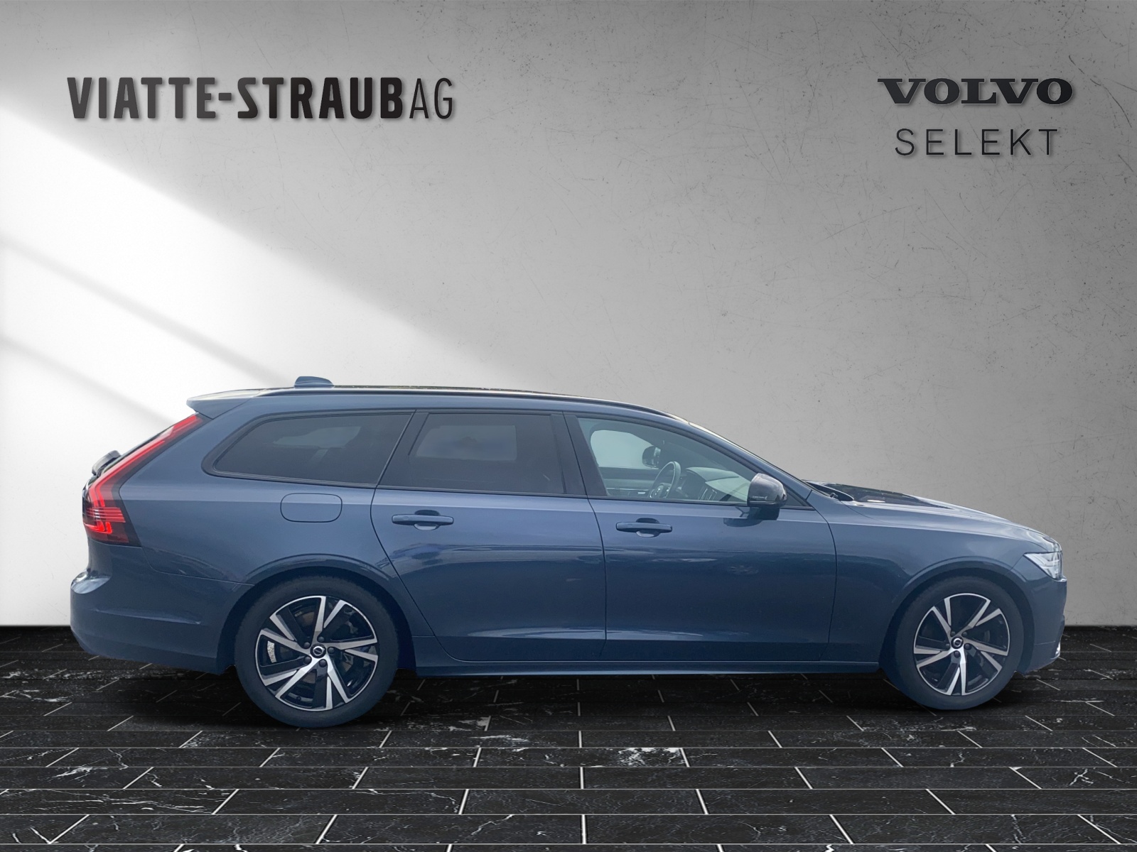 VOLVO V90 2.0 B5 R-Design AWD-image-5
