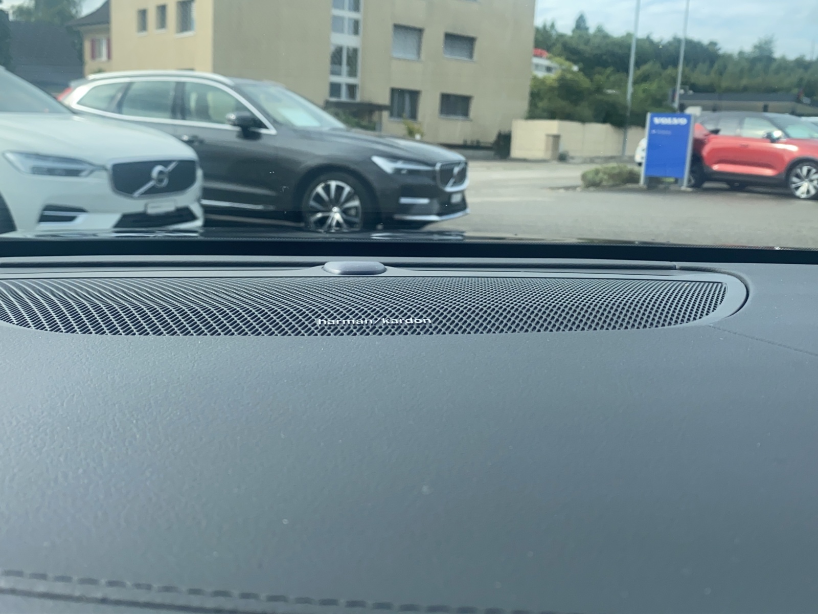 VOLVO V90 2.0 B5 R-Design AWD-image-17