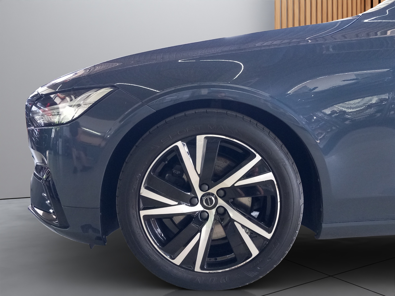 VOLVO V90 2.0 B5 R-Design AWD-image-8