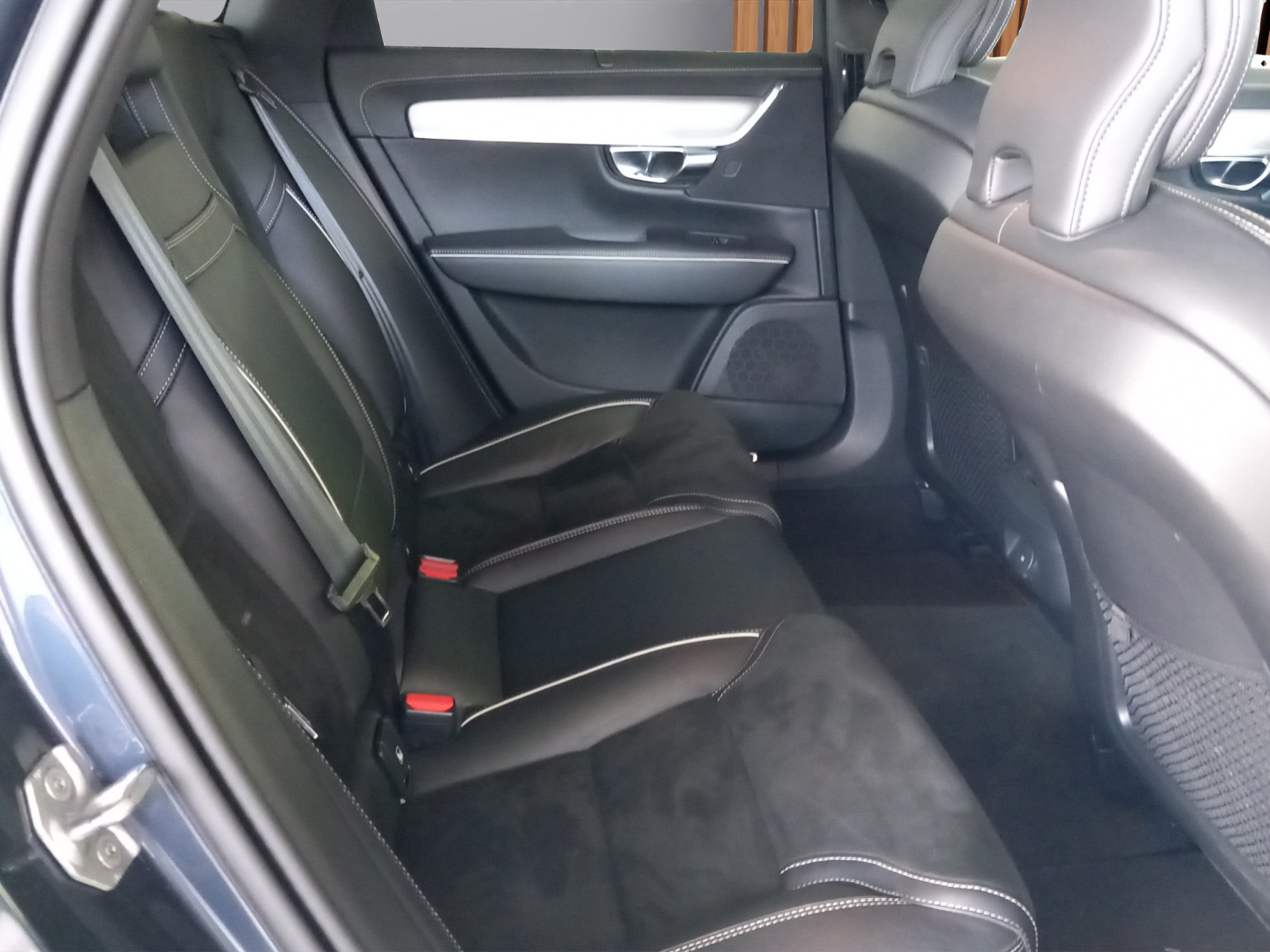 VOLVO V90 2.0 B5 R-Design AWD-image-14