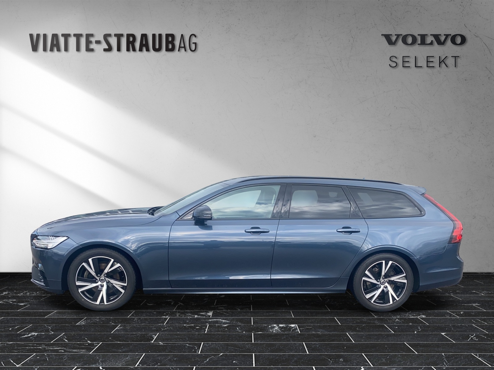 VOLVO V90 2.0 B5 R-Design AWD-showroom-element-1